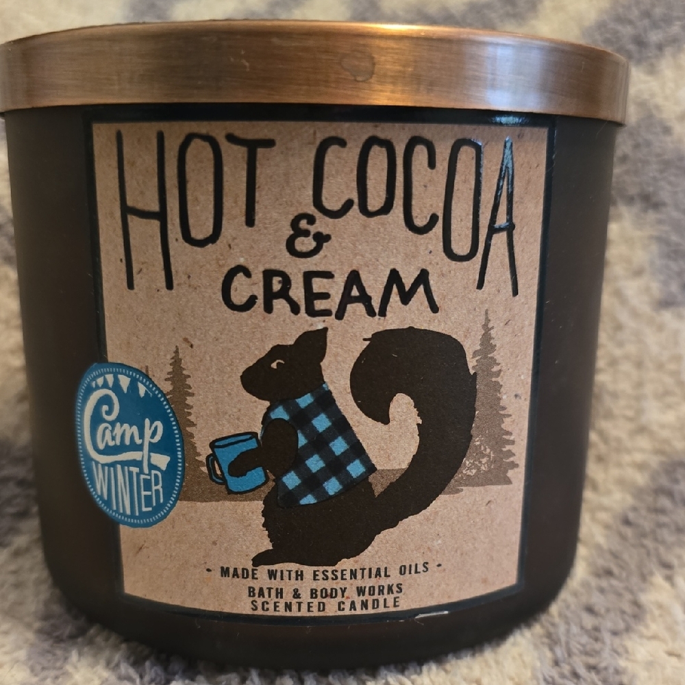 Bath & Body Works Hot Cocoa & Cream 3 Wick Candle- New